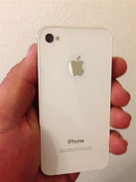 For Sale - Apple iPhone 4 WHITE 16 GB, with box, and earbuds ...