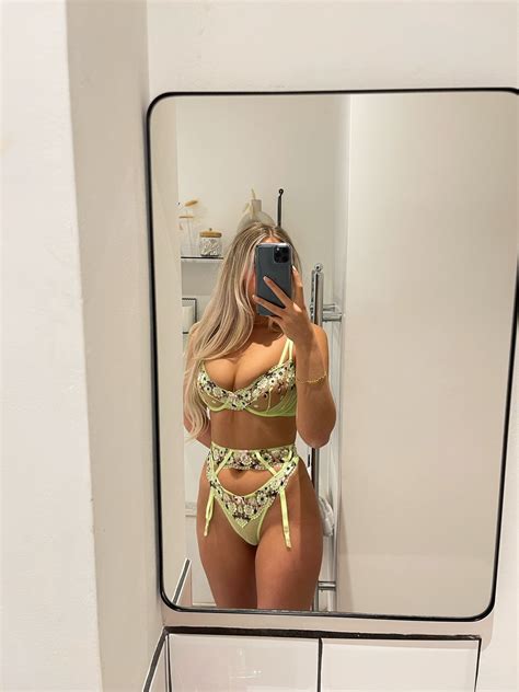 Unseen Alicia Allen Photos: The Internet's Newest Obsession Image 18