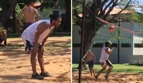 New video of Ronaldinho from prison, the recognizable smile disappears ...