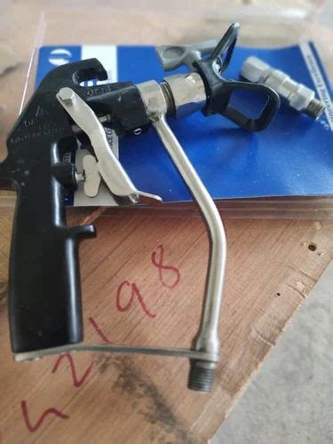 Airless Spray Gun 2f With Reversible Tip 319,Tip Guard And Gun Swivel ...