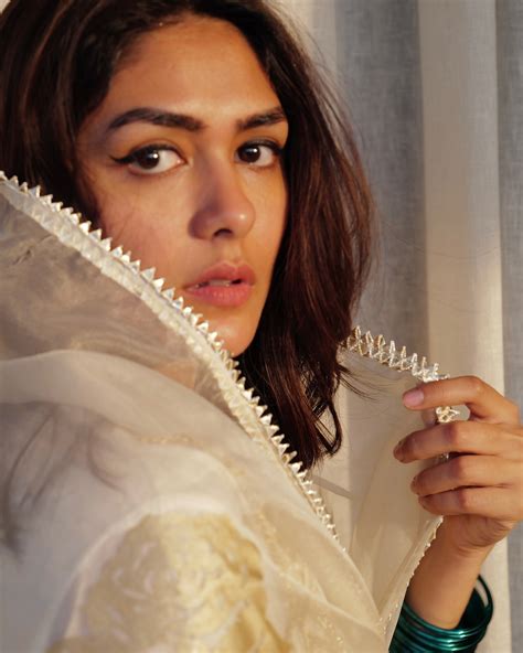 Mrunal Thakur (@mrunalthakur) • Instagram photos and videos