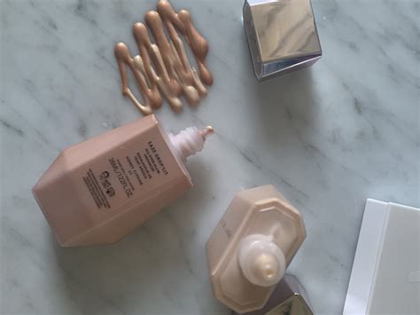 Fenty Beauty Eaze Drop Lit in Honey Citrine | Canadian Beauty