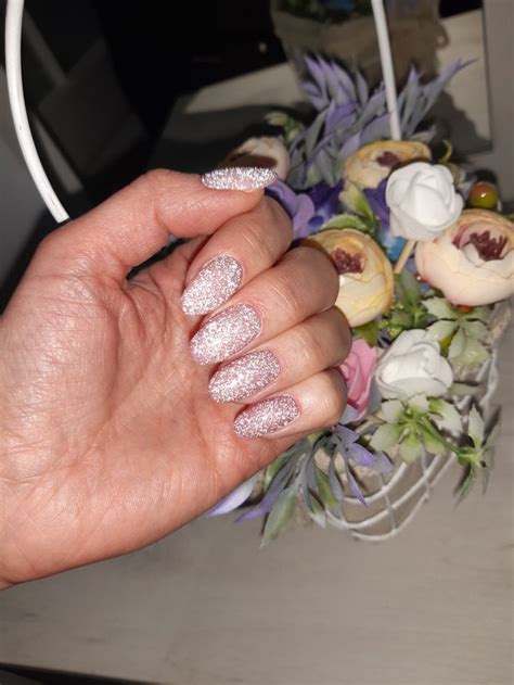 Маникюр. Нежный маникюр. Светлые ногти. Светоотражающий лак. Manicure ...