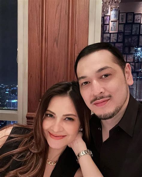 Potret Terkini Cut Tari Bahagia Bareng Suami Berondong