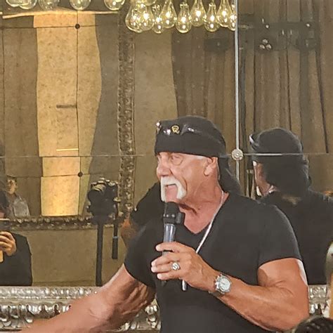 Hulk Hogan announces he's engaged to yoga instructor at her best friend
