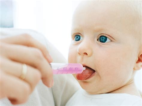 Como dar remédio ao bebê: um guia prático | BabyCenter