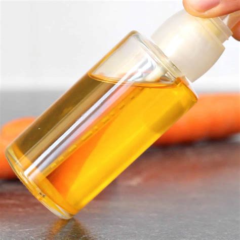 Carrot Oil Recipe Benefits and Uses - Yummieliciouz