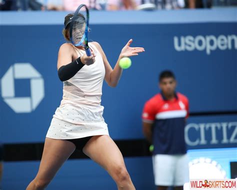 22 hot photos by Maria Sharapova