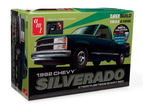 AMT 1992 Chevrolet Silverado Shortbed Fleetside Pickup Easy Build 1:25