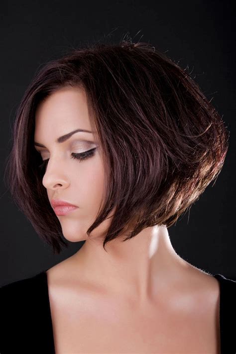 Voluminöser Bob mit Seitenscheitel | Bob Frisuren kurz und mittellang