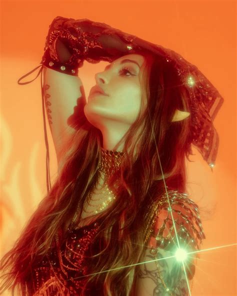 a n g e l i q u e | in my 🧝🏼‍♀️elf era🧝🏼‍♀️ •• 🗡️: @sunnysunrayss 📸