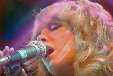 Revisit Stevie Nicks and Fleetwood Mac delivering a searing ‘Rhiannon ...