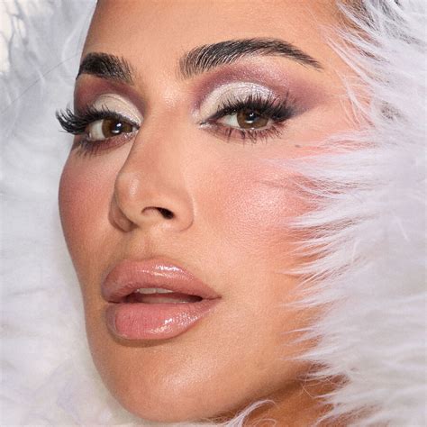 icy nude eyeshadow palette huda beauty canada