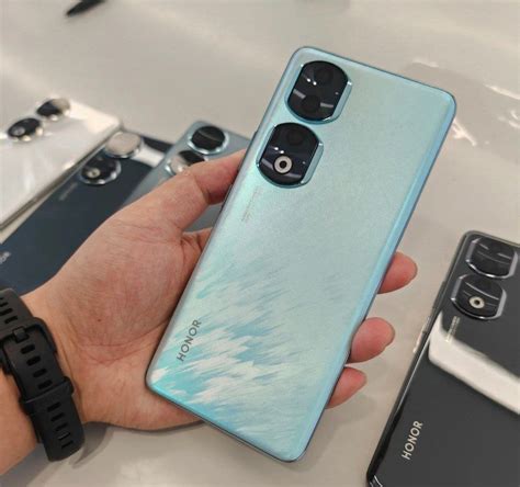Опубликованы фото смартфонов Honor 90 и Honor 90 Pro