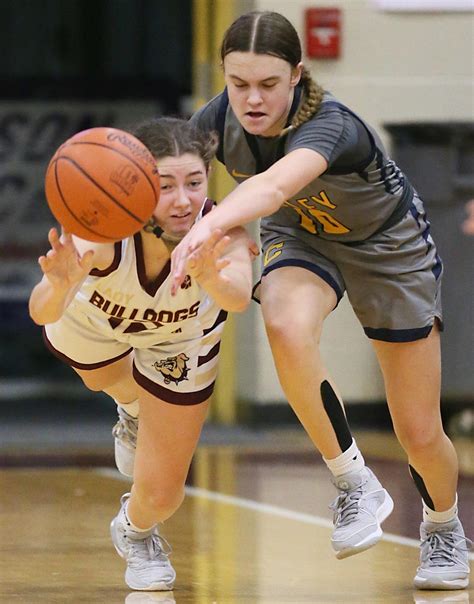Stow's Bob Podges, Copley's Julie Solis renew friendship, rivalry