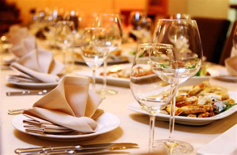 Сервировка стола на банкете - статьи Smart Catering