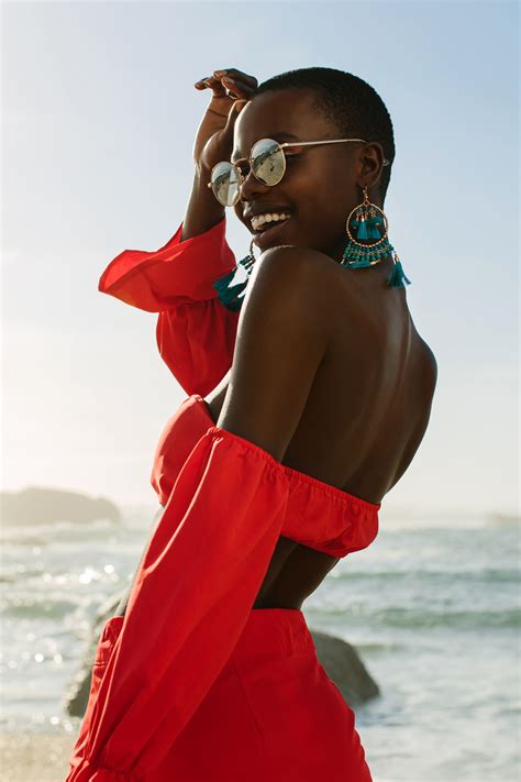 How To Be More Feminine: 10 Ways To Up Your Feminine Power