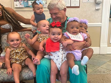 3 moms bond going through '1 in 8,000' rare twin pregnancies together