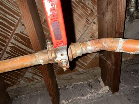 Shutoff valve leaks, replace? Repair? Sharkbite vs. hiring a plumber ...