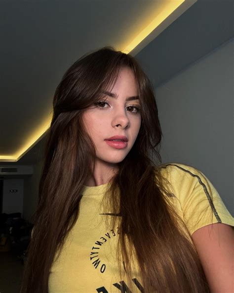 Emilia Brooks | Roses are red violets are blue, I can’t rhyme but can I