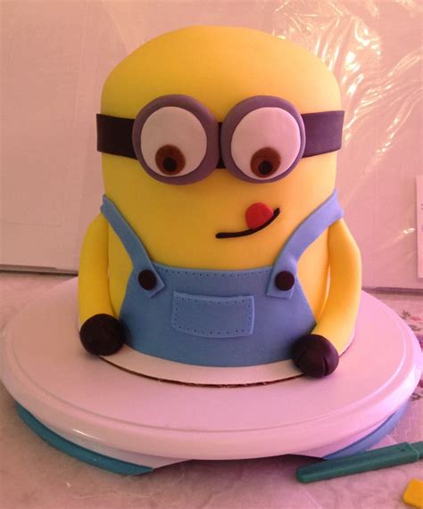 Minion Cake