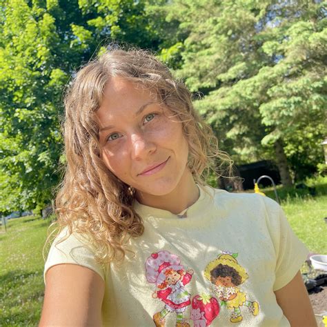 Lyndsey Love - Lyndsey Love added a new photo.