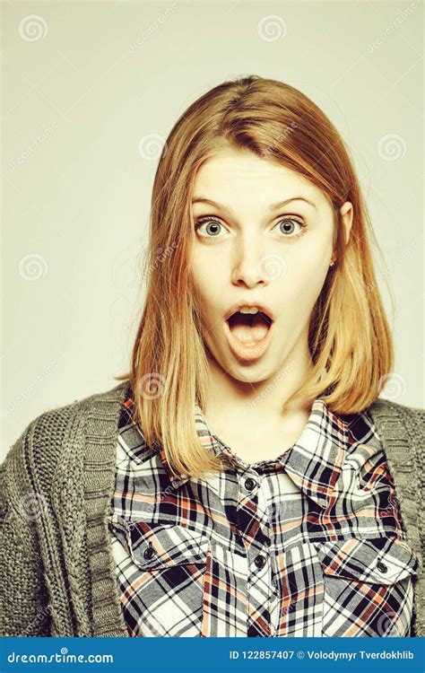 ragazza sorpresa  la bocca aperta immagine stock immagine