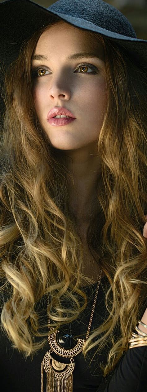 Pin by Hettiën on Feminine, soft and face beautie | Feminine, Face ...