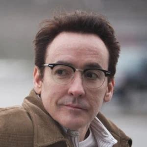 Кто озвучивает Роберта Хансена в фильме «Мёрзлая земля» на русском?
