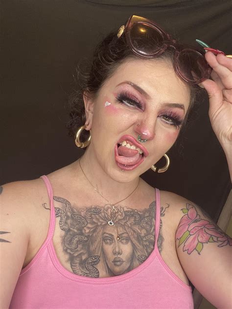 Two tongues are better than one 👅 | Scrolller