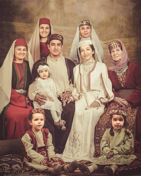 Эмма Марашлян: «Когда не знаешь родного языка, внутри у тебя как будто ...