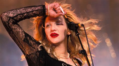 Cantora Courtney Love conta que sofreu uma overdose e Johnny Depp