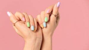 Spoon nails or Koilonychia: Know its causes, treatment and prevention | HealthShots