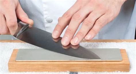 How to use a diamond sharpening stone? Guide