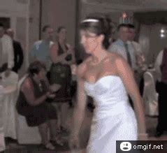 Словила букет - GIFочка на gifs.com.ua | Веселые свадьбы, Неудачная ...