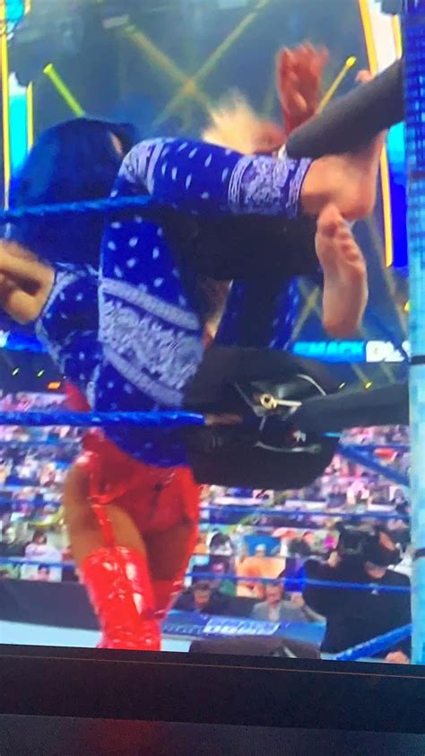 WomanofWrestlingfeet