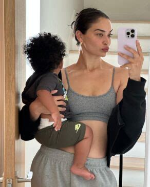 Shanina Shaik Age, Height, Weight, Body Measurements 2025