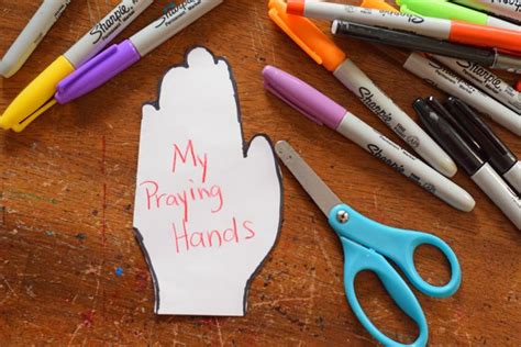 Praying Hands Craft - Craft Through the Bible | Aplikasi