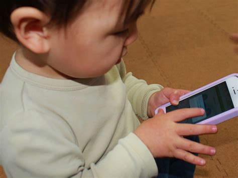 スマホ育児の是非は？ 子供向けアプリとの付き合い方 [乳児育児] All About