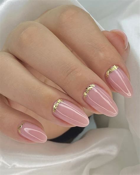14 Ideas para llevar una manicura rosa y dorada con glamur