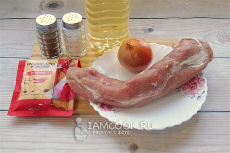 Свиная вырезка с луком на сковороде — рецепт с фото пошагово