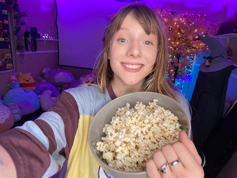 TW Pornstars - 👑Queen Goddess Kristie👑. Twitter. ITS MOVIE NIGHT BOIZZZ