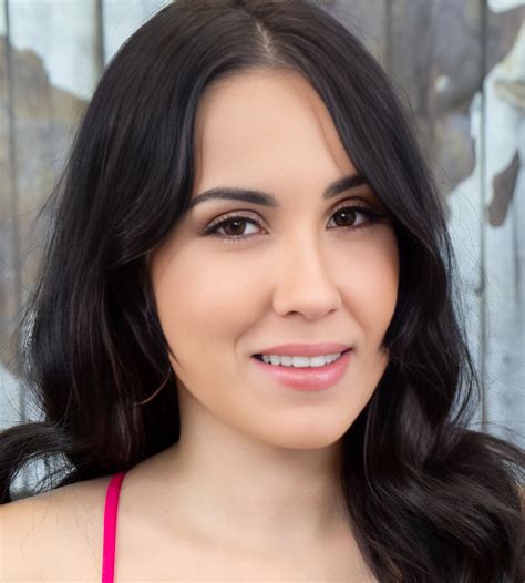 Alex H Banks (Actress) Age, Height, Weight, Wiki, Biography, Boyfriend