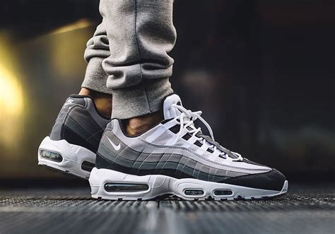 UNSTABLE FRAGMENTS - Air Max 95 (via Knucklerkane)