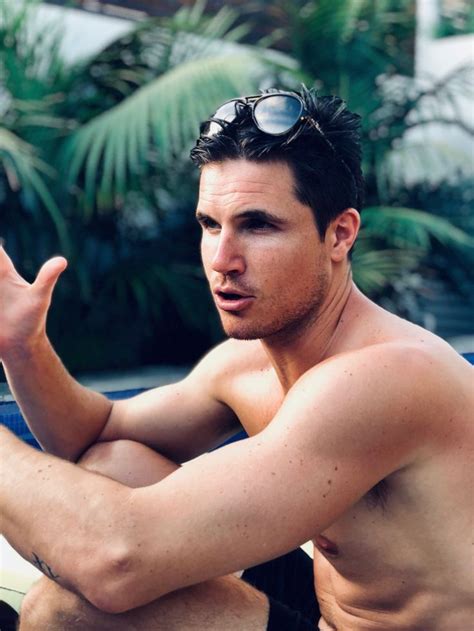 robbie amell robbie amell robbie celebrities male