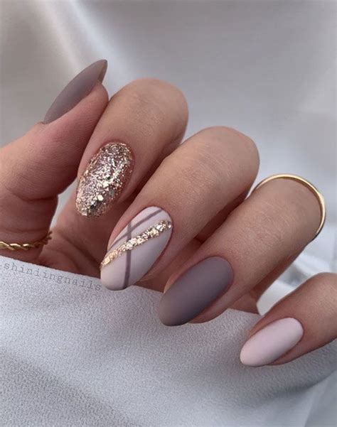 32 Prettiest Autumn 2022 Nail Trends to Try Now : Matte Mauve + Glitter ...