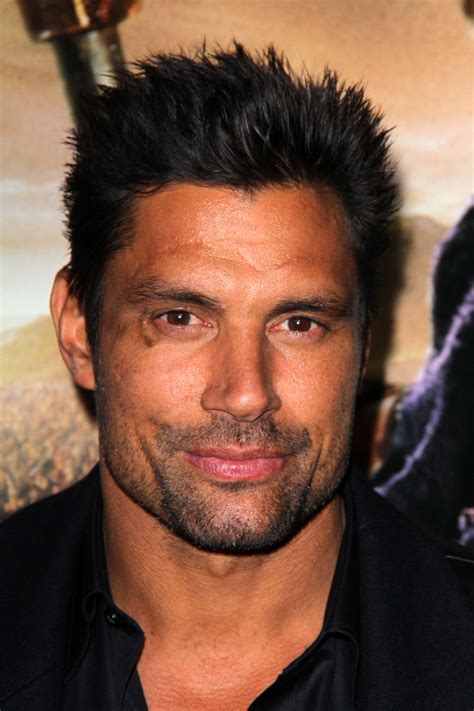 Pictures of Manu Bennett