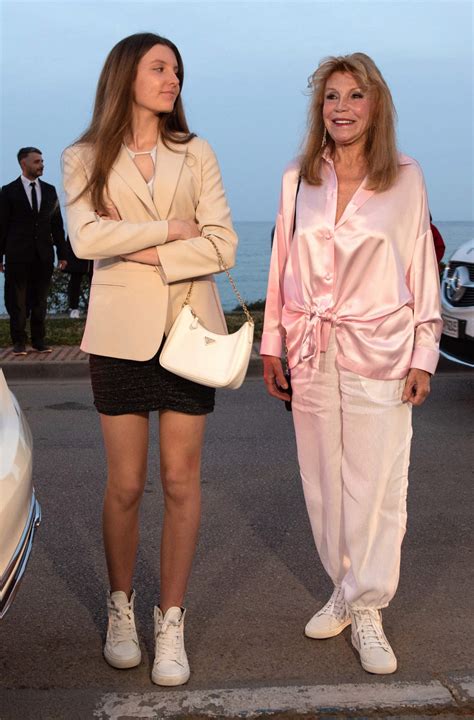 Así son las hijas de Tita Cervera, Carmen y Sabina, gemelas pero muy