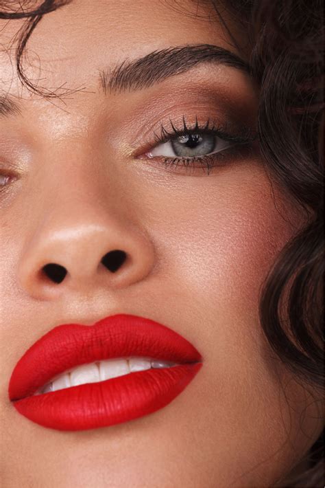 Raw and Honest: Beauty shoot with RAW file for testing – Natascha Lindemann
