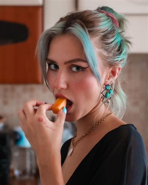 Stella Cini · Don’t forget to eat your peaches | Peinados